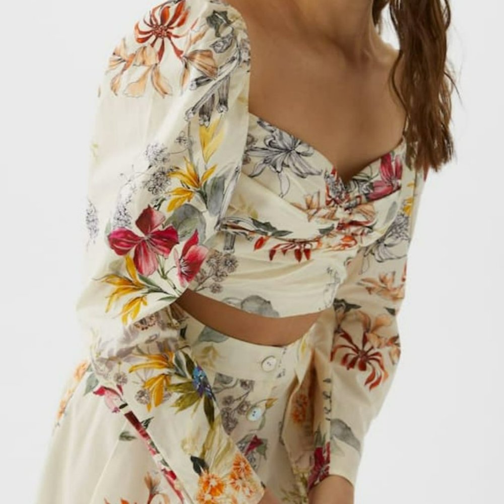 Astradivarius floral cropped top Size M  NWT